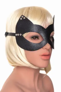Пикантная черная маска 'Кошка' с заклепками
